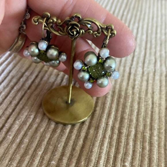 Sage & White Pearls & Peridot Rhinestone Lever Back Drop Earring Set In … - Picture 2 of 8